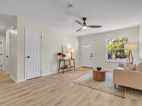 5th image of 4621 Twin Oaks Dr