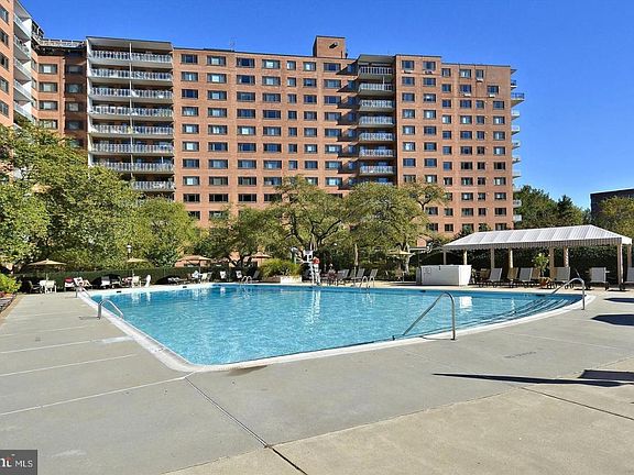 3rd image of 4201 Cathedral Ave NW APT 223W