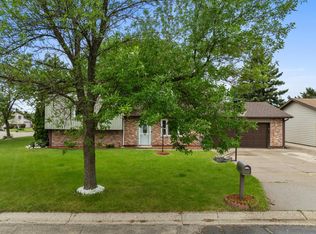 1201 25th Pl NW, Minot, ND 58703