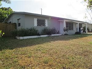 2nd image of 810 NE 51st Ct