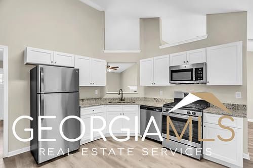 5th image of 570 Clearwater Pl