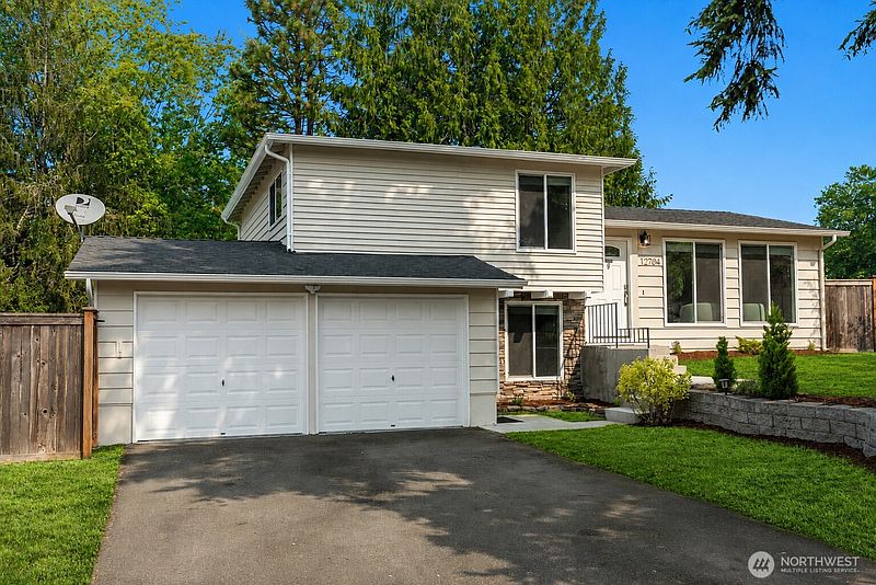 2nd image of 12704 NE 142nd Court