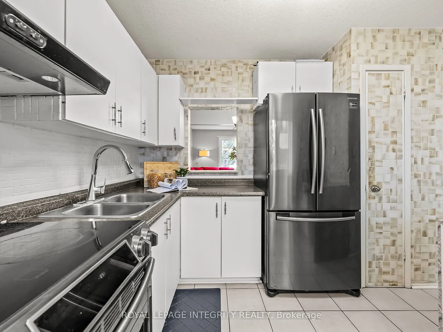 3 bed, $2,400 — Photo 4