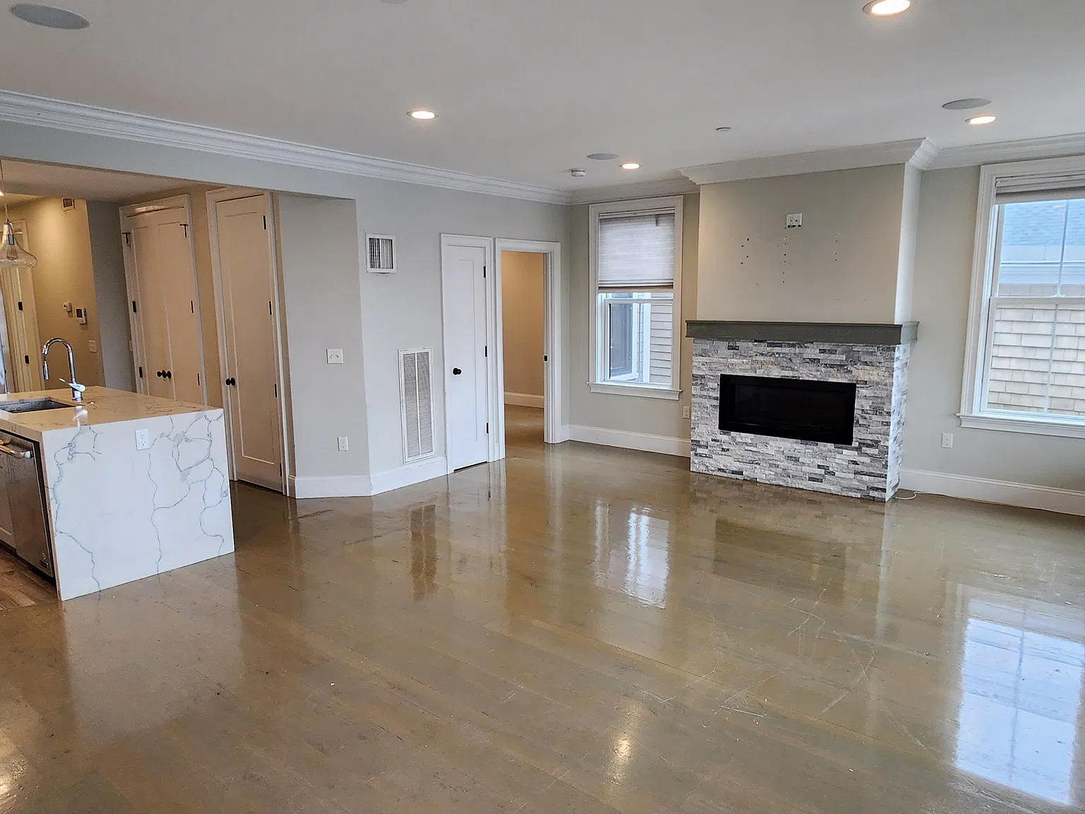 3 bed, 1500 sqft, $6,300 — Photo 2