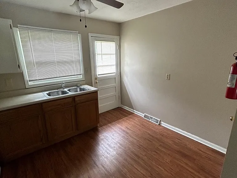304 Minnesota St — Photo 4