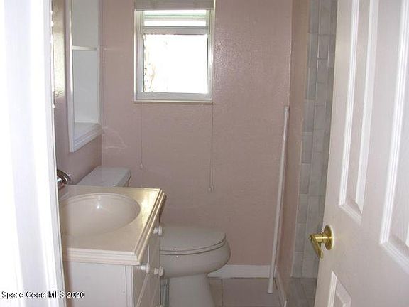 4th image of 1050 Riverdale Dr