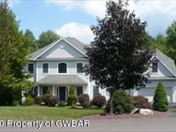 11 Forest Dr, Dallas, PA 18612
