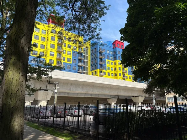 1122 W Catalpa Ave APT 902, Chicago, IL 60640