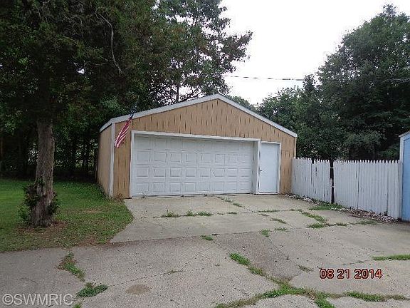 2nd image of 447 Marie Ave