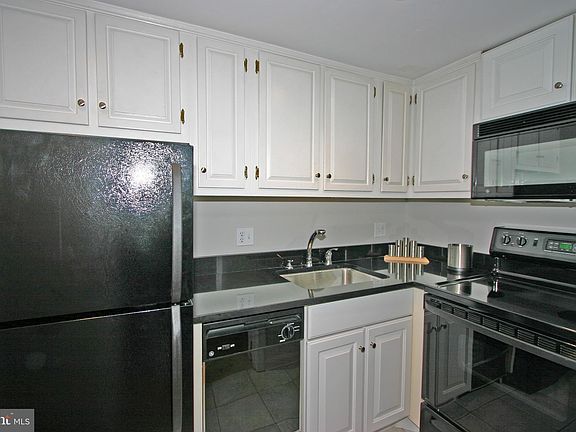 2nd image of 220D N Saint Asaph St #18