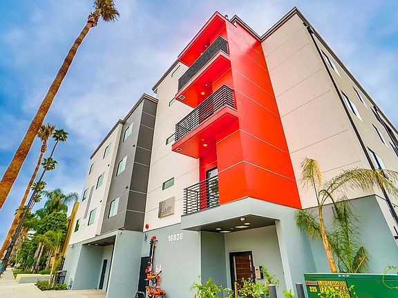 5th image of 16836 Sherman Way #303
