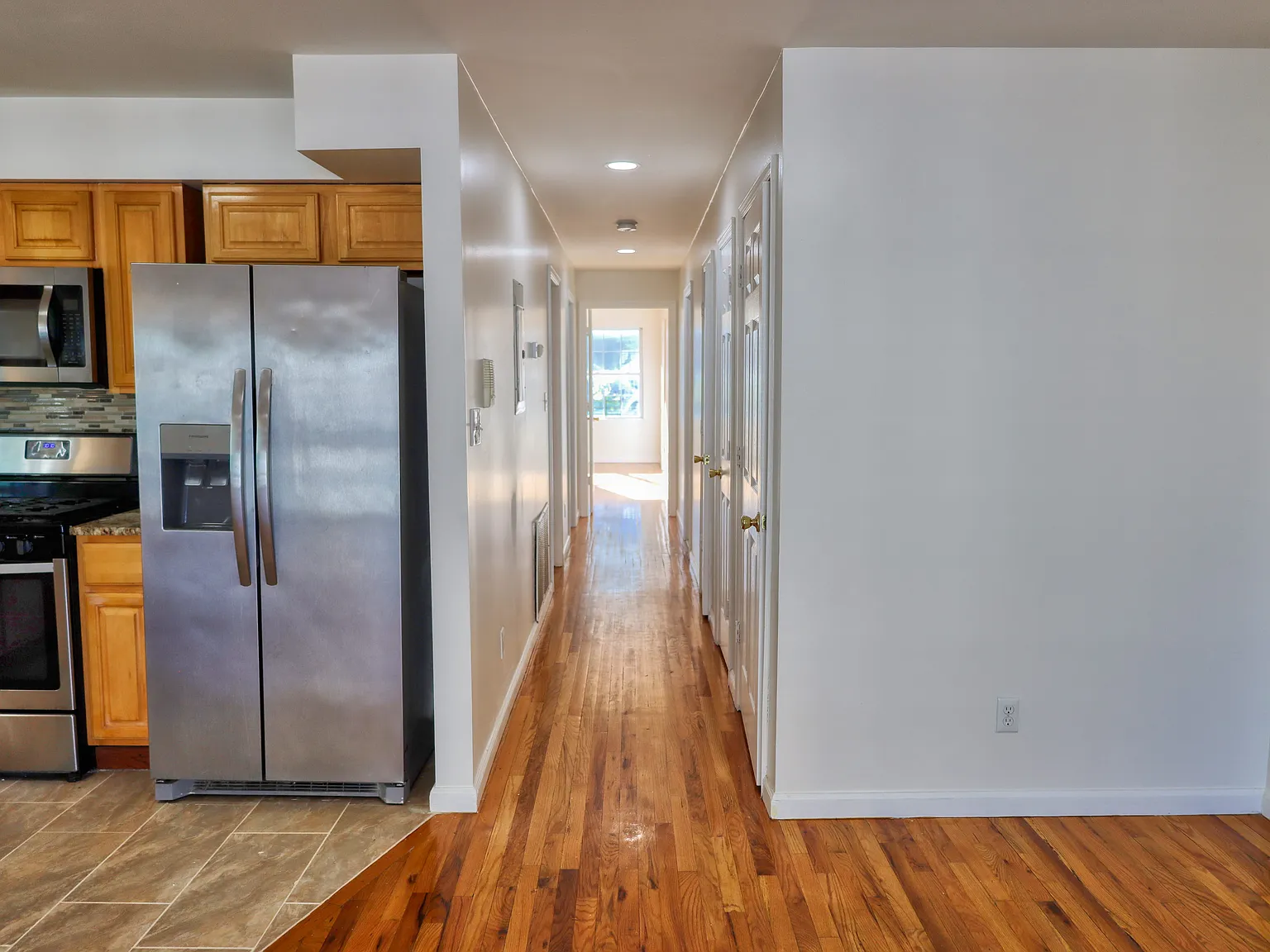 3 bed, 1200 sqft, $2,500 — Photo 3