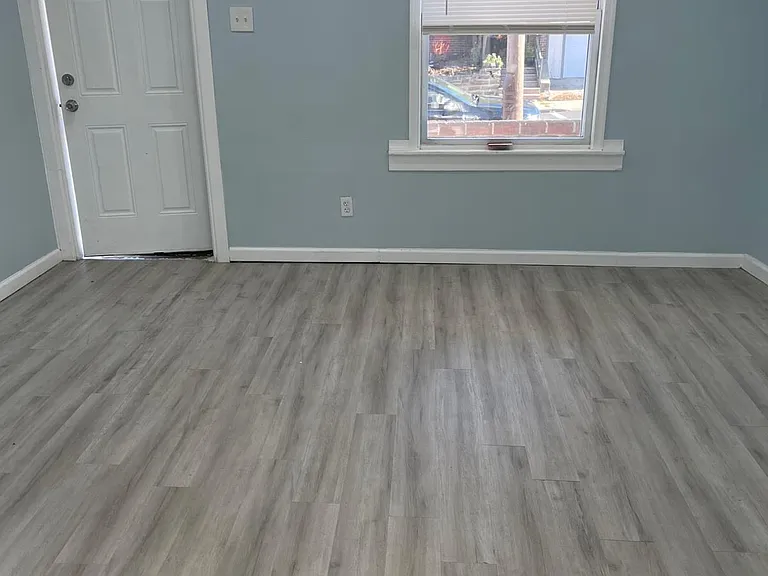 112 Staley Ave — Photo 2