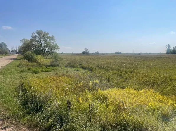 9171 6th St N, Moorhead, MN 56560