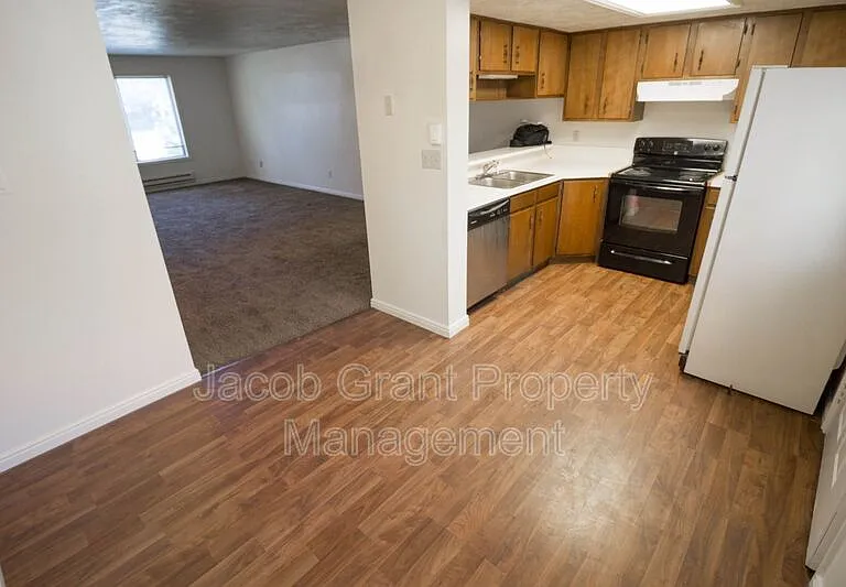 739 Whittier St — Photo 4