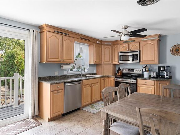 4th image of 36 Vista Dr