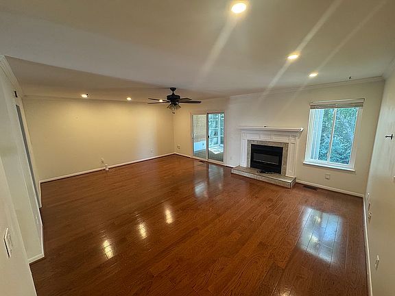 5th image of 354 Shoreline Dr