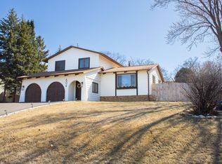 604 Iona Ln, Roseville, MN 55113