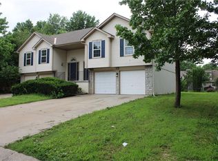 401 NW Highland Ln, Blue Springs, MO 64014