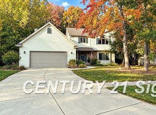 2617 Hearthstone Cir, Midland, MI 48642