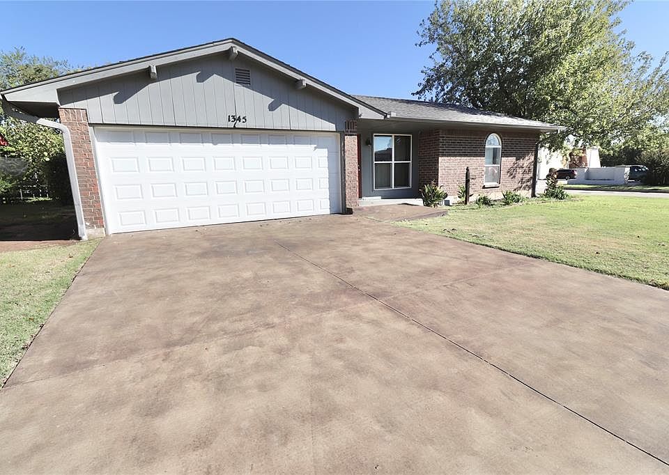 1st image of 1345 Columbia Cir