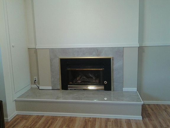 Beautiful gas fireplace. Just flip the switch!