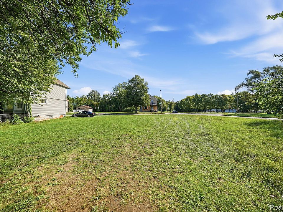 3075 Van Dyke St, photo 23