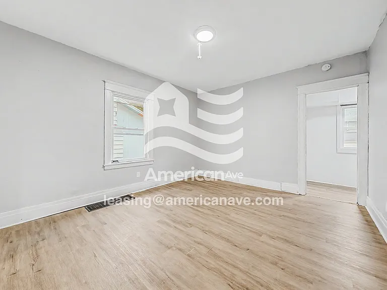 985410_006_dining_room_6.jpg