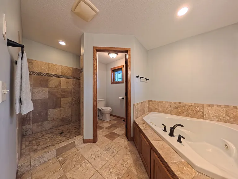 11956 Castle Rock Ct N — Photo 36