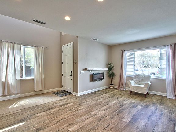 4th image of 38071 Copperwood St