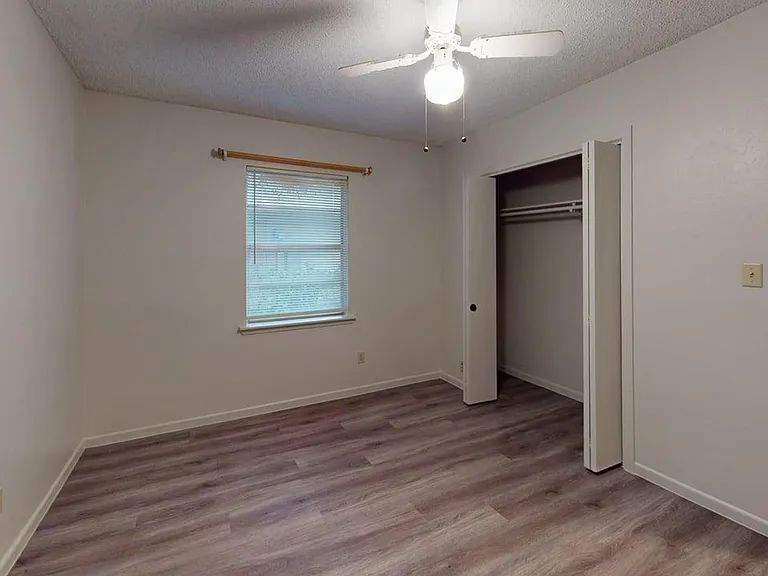 1804 Clarawood Dr — Photo 5