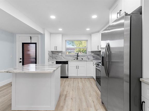 5th image of 9561 Sunrise Lakes Boulevard #107