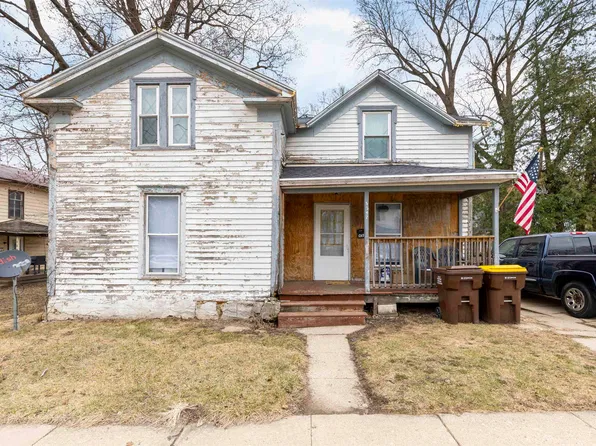 1247 S Chicago Ave, Freeport, IL 61032