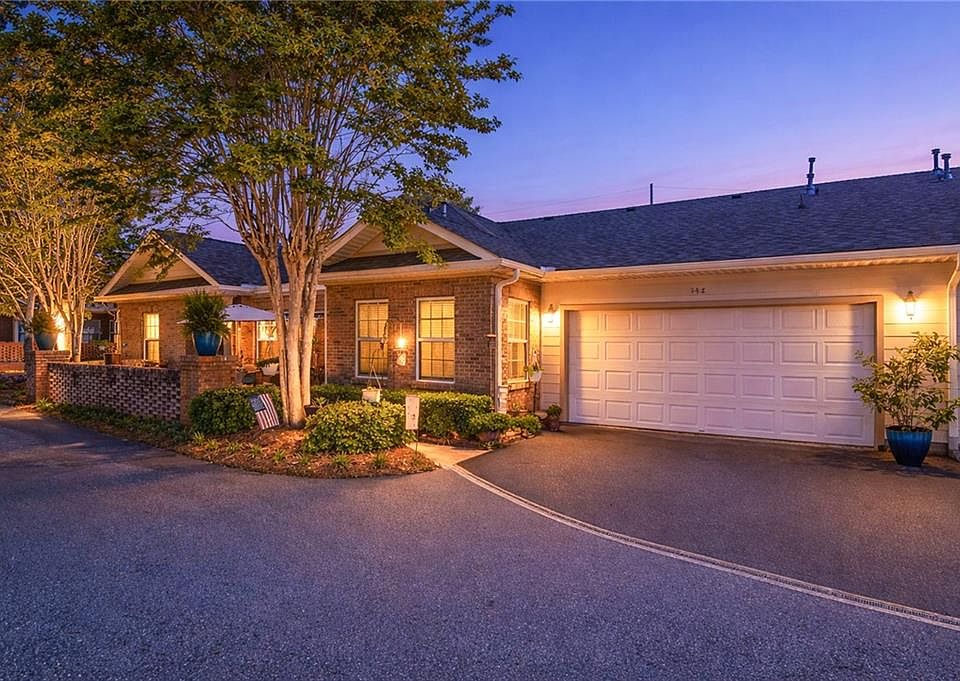 1st image of 149 Villa Park Cir