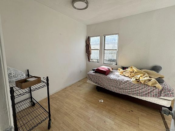 4th image of 3769 Marlborough Ave