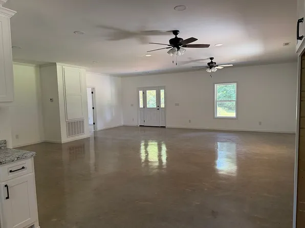 1677 Academy Rd, Sulligent, AL 35586