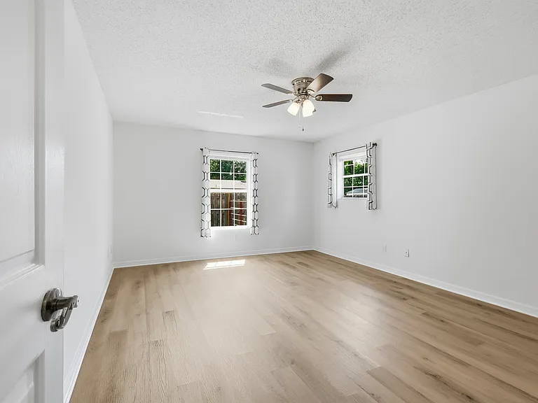 341 Shamrock Rd — Photo 23