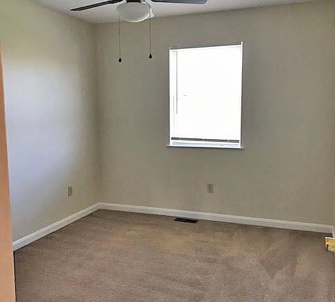 5th image of 228 Black Hawk Cir #B