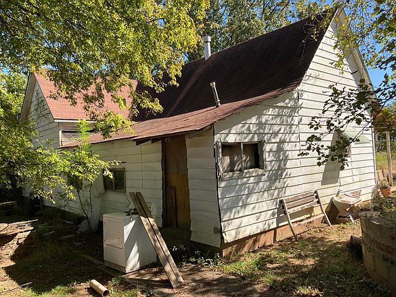 5th image of 406 Railroad St