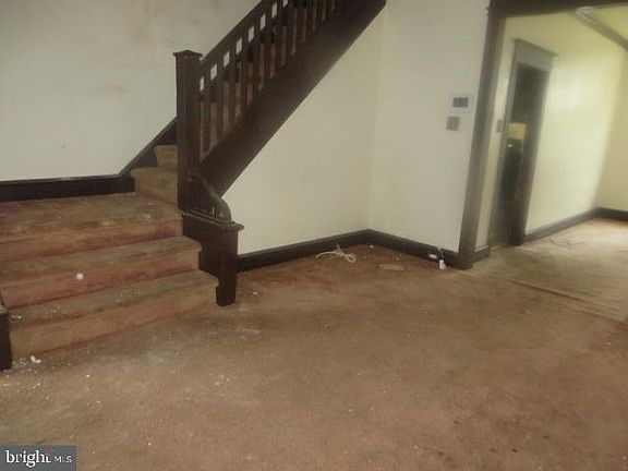 2nd image of 5422 Larchwood Ave