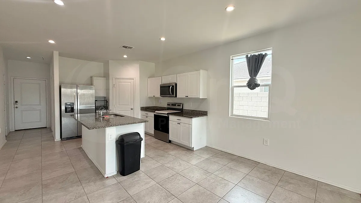 4 bed, 2.0 bath, 1569 sqft, $1,975 — Photo 3
