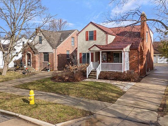 3rd image of 1218 Roslyn Rd