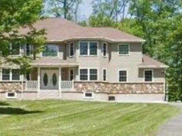 237 Footprint Rd, East Stroudsburg, PA 18302