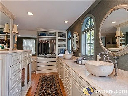 Owners Dressing Room with Limestone Bowls