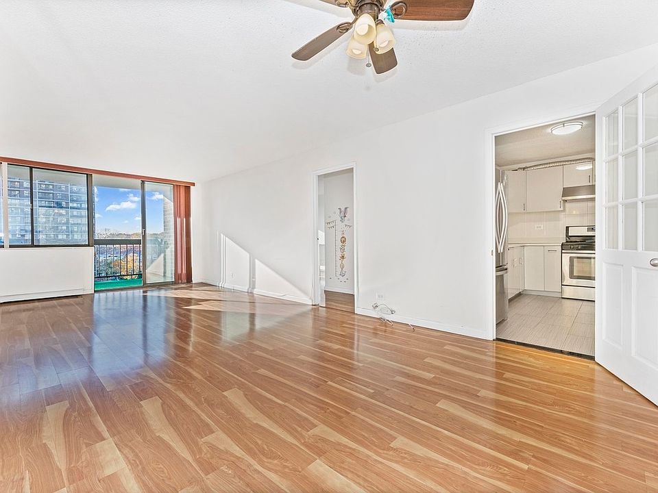 1st image of 2 Bay Club Dr APT 8T