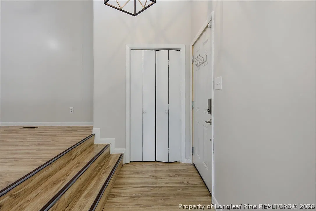 3 bed, 2.0 bath, 1327 sqft, $1,300 — Photo 3