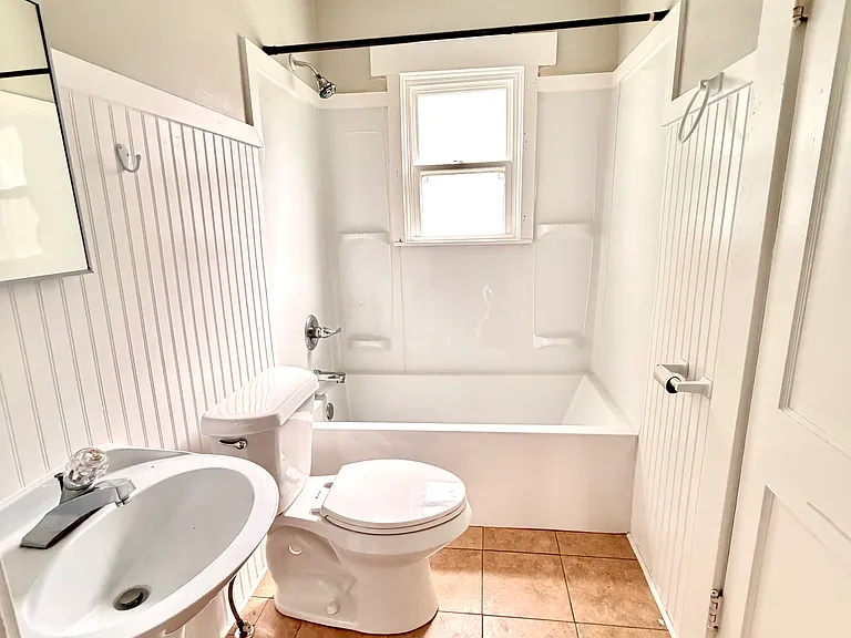 210 Linwood Dr — Photo 6