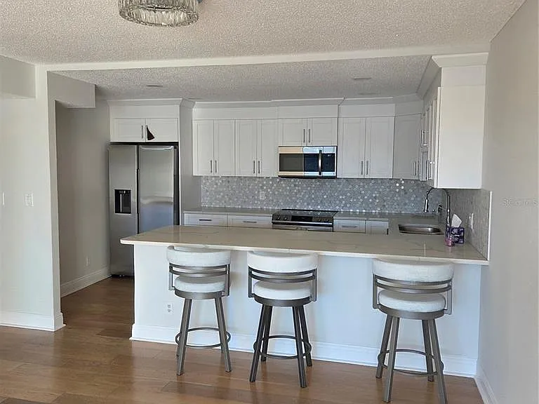 100 Oakmont Ln #305 — Photo 20