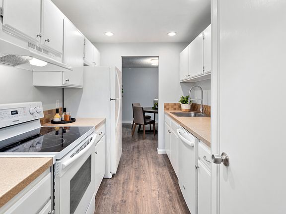 3rd image of 9906 NE 124th St APT 1106
