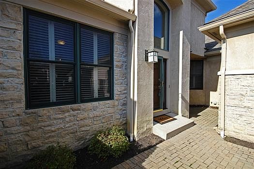 3rd image of 4915 Stonehaven Dr